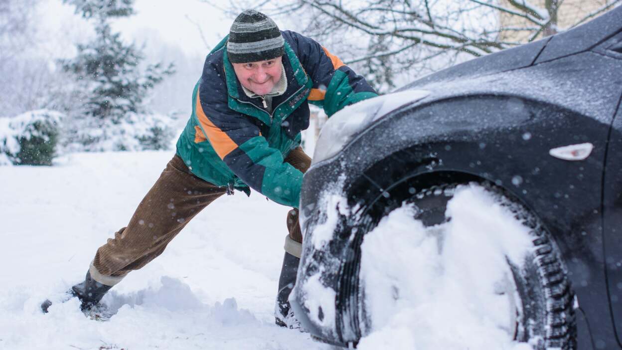 How to Get Your Car Unstuck from Snow: Expert Tips for a Quick Escape